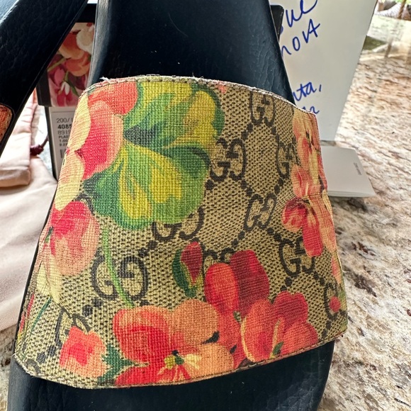 Gucci Bloom Slides size 41. Not for a picky buyer! Please ask questions first! - Picture 2 of 14